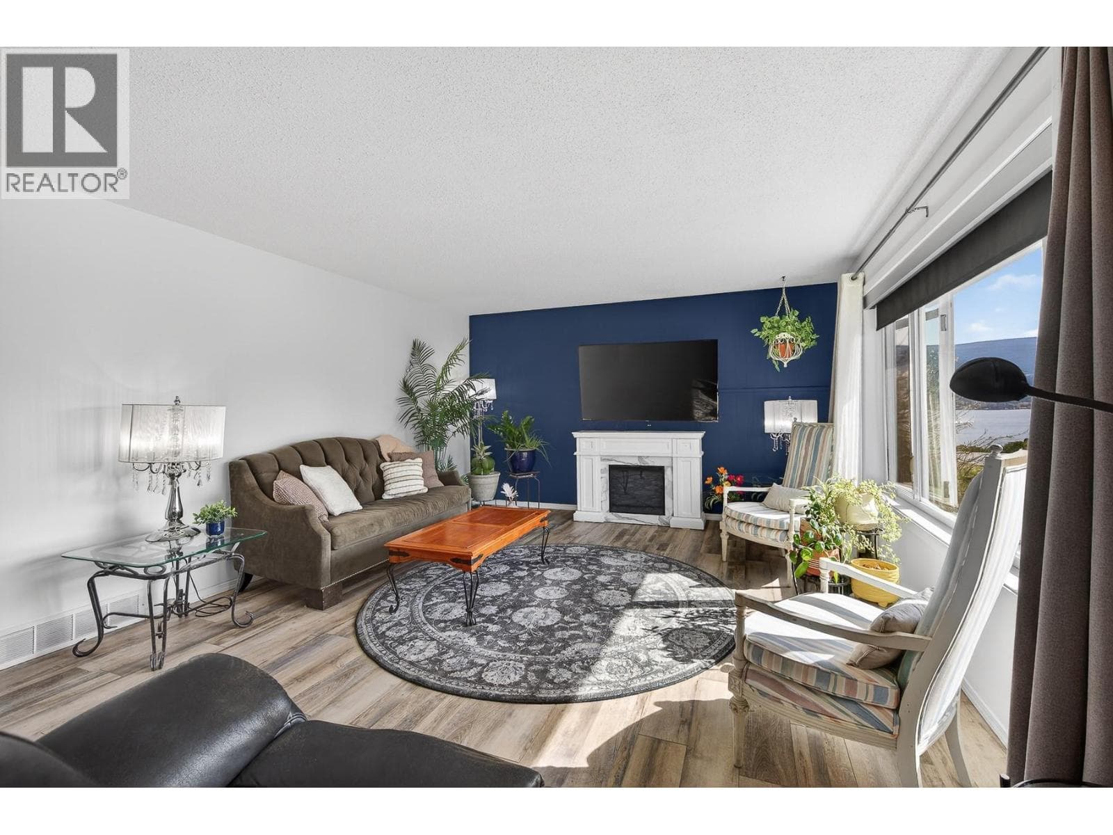 6100 MACDONALD Street, Interior REALTORS® — photo 4