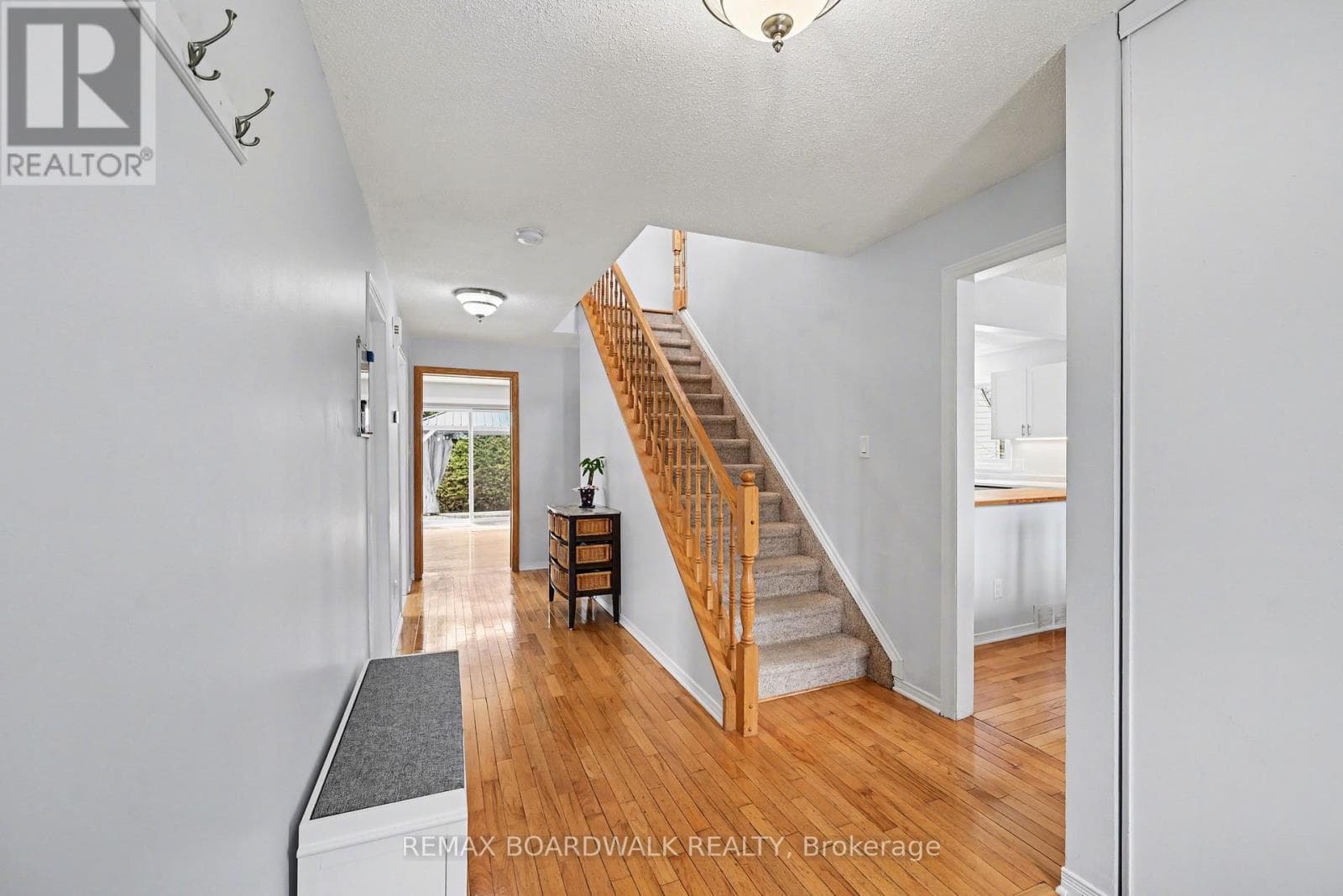 47 ISABELLE STREET, Ottawa — photo 2