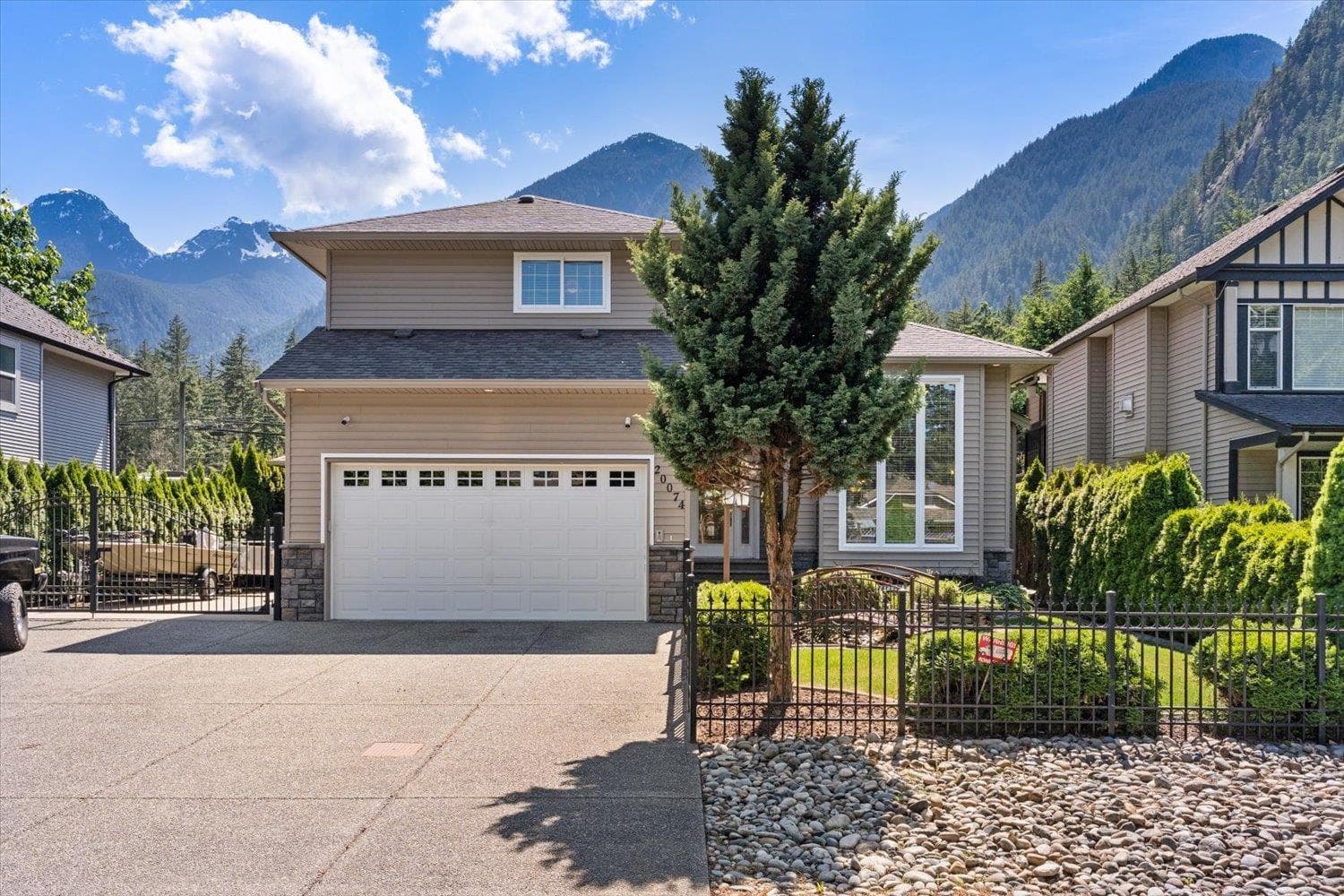 20074 BIRCH PLACE, Hope, Chilliwack — photo 2