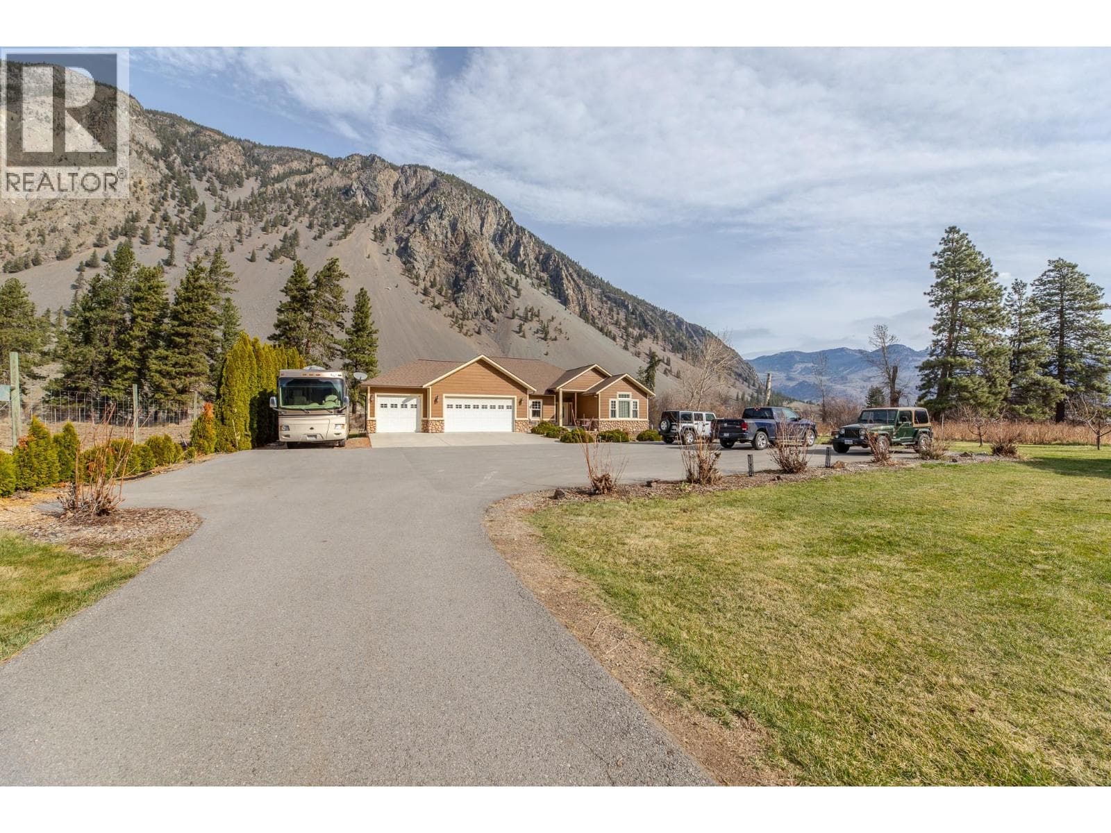 3210 / 3208 Cory Road, Interior REALTORS® — photo 2