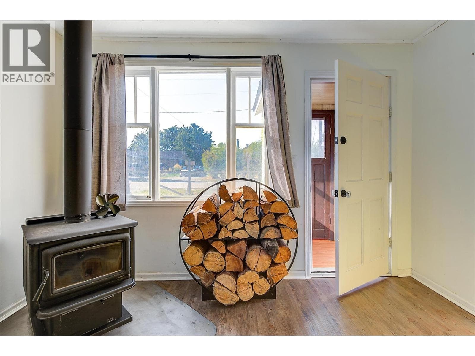 1060 TATARYN ROAD, Interior REALTORS® — photo 5