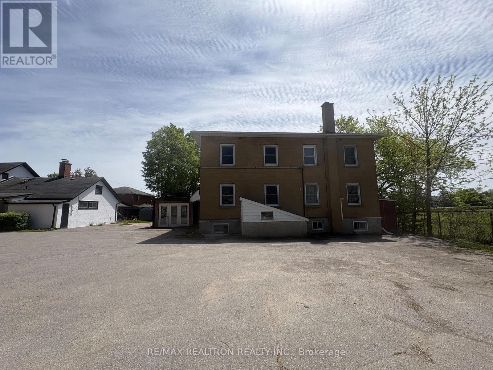 188 HENRY STREET, Toronto — photo 4