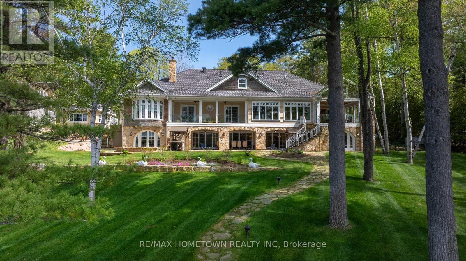 11 RIVERVIEW DRIVE, Rideau St.Lawrence — photo 2