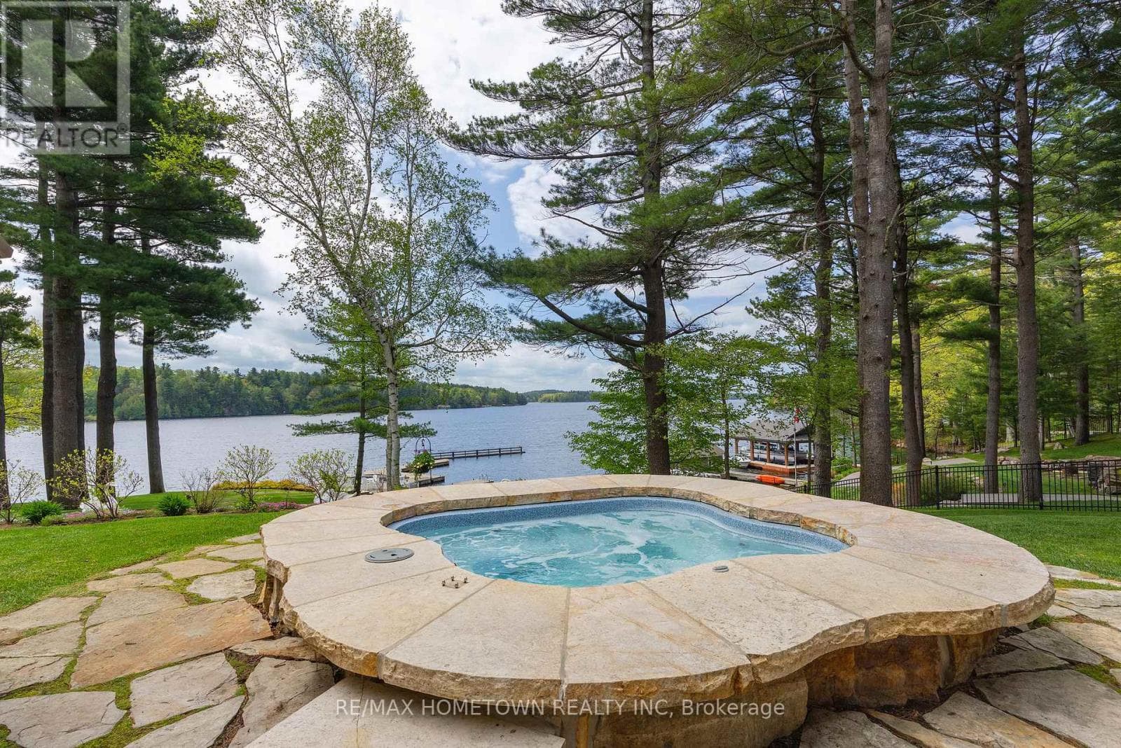 11 RIVERVIEW DRIVE, Rideau St.Lawrence — photo 4