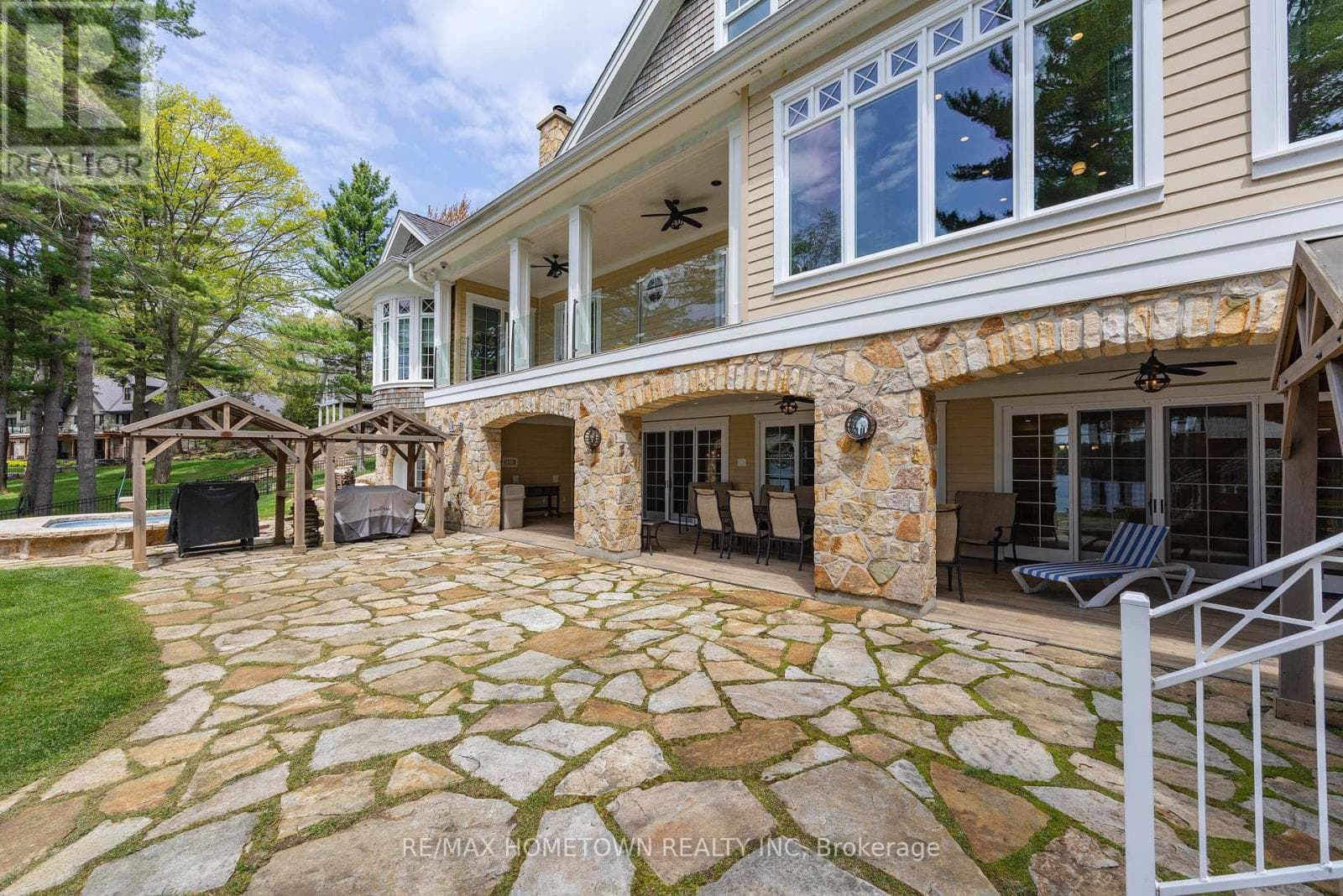 11 RIVERVIEW DRIVE, Rideau St.Lawrence — photo 5