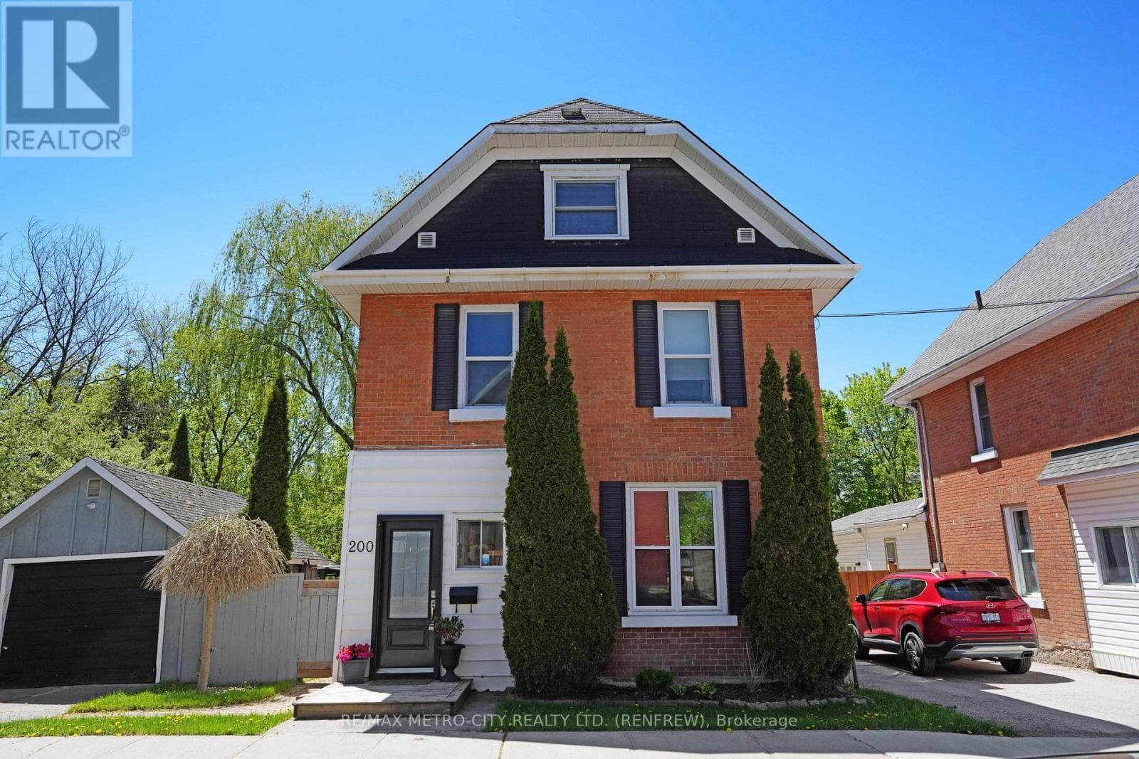 200 ROSS STREET, Renfrew County — photo 2