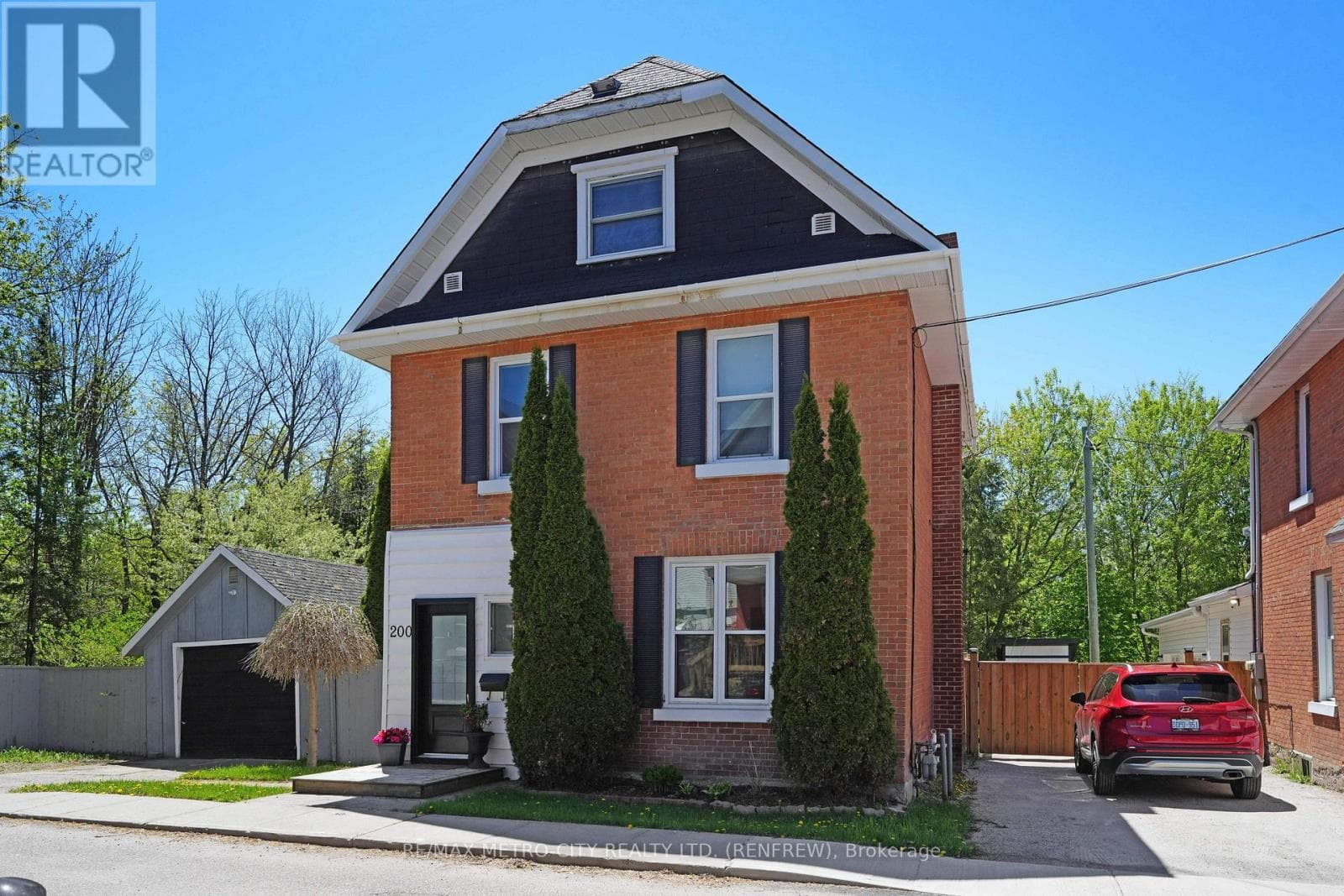 200 ROSS STREET, Renfrew County — photo 3