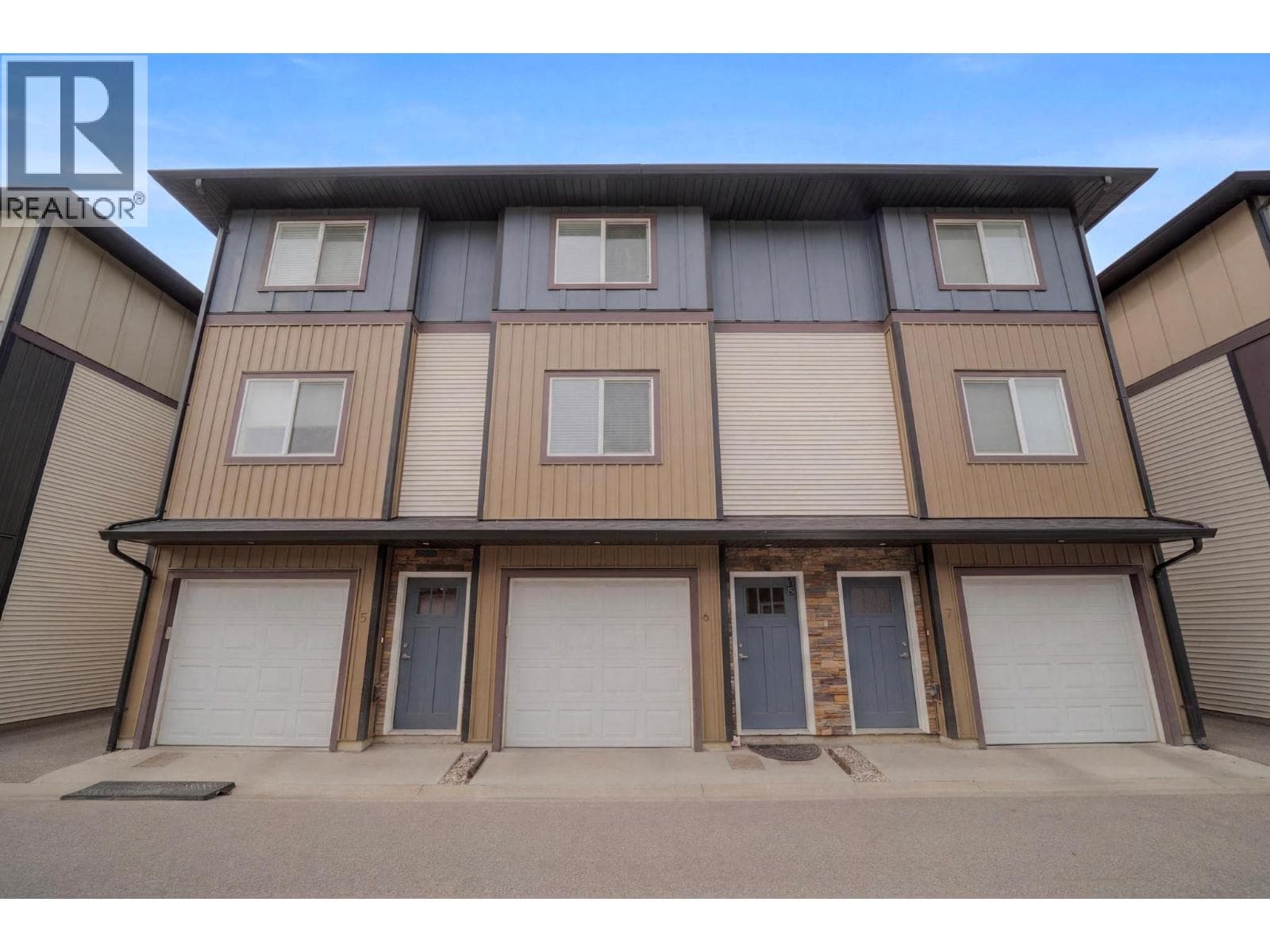 2081 11 Avenue NE Unit# 6 in 