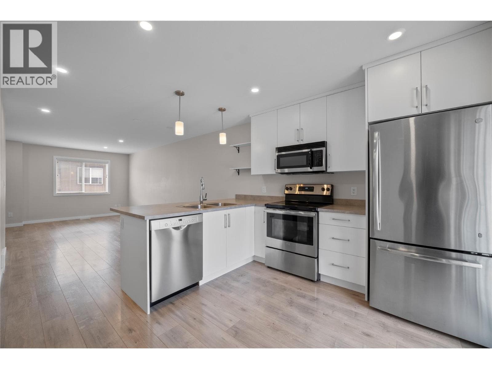 2081 11 Avenue NE Unit# 6, Interior REALTORS® — photo 3