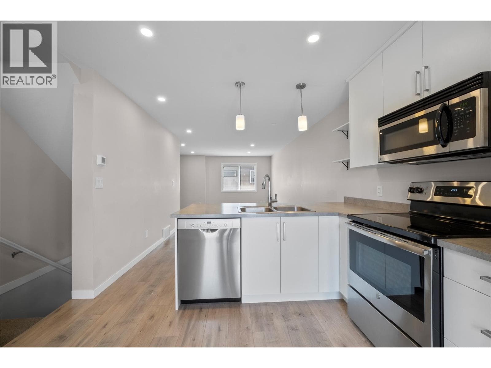 2081 11 Avenue NE Unit# 6, Interior REALTORS® — photo 4