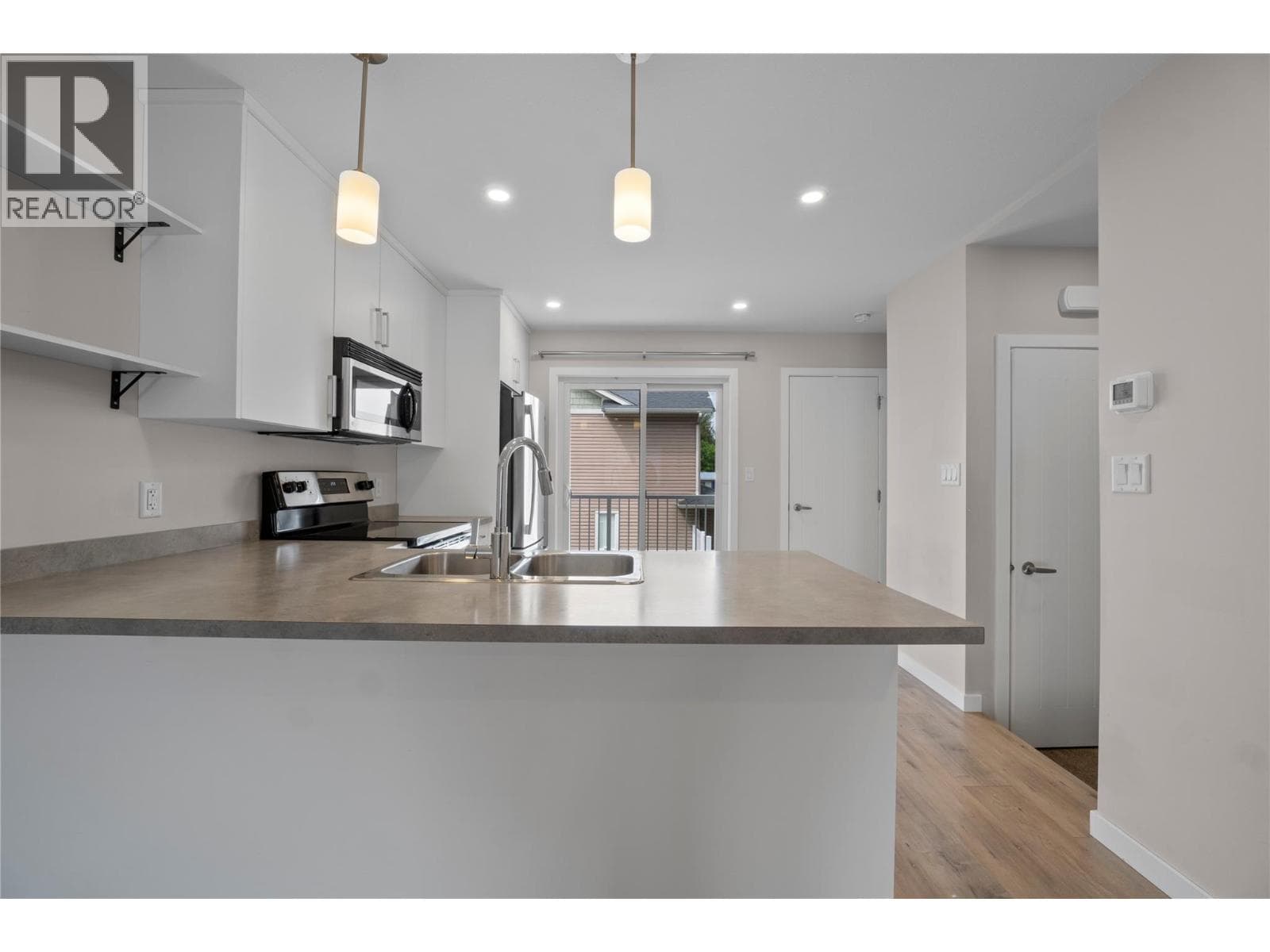 2081 11 Avenue NE Unit# 6, Interior REALTORS® — photo 5