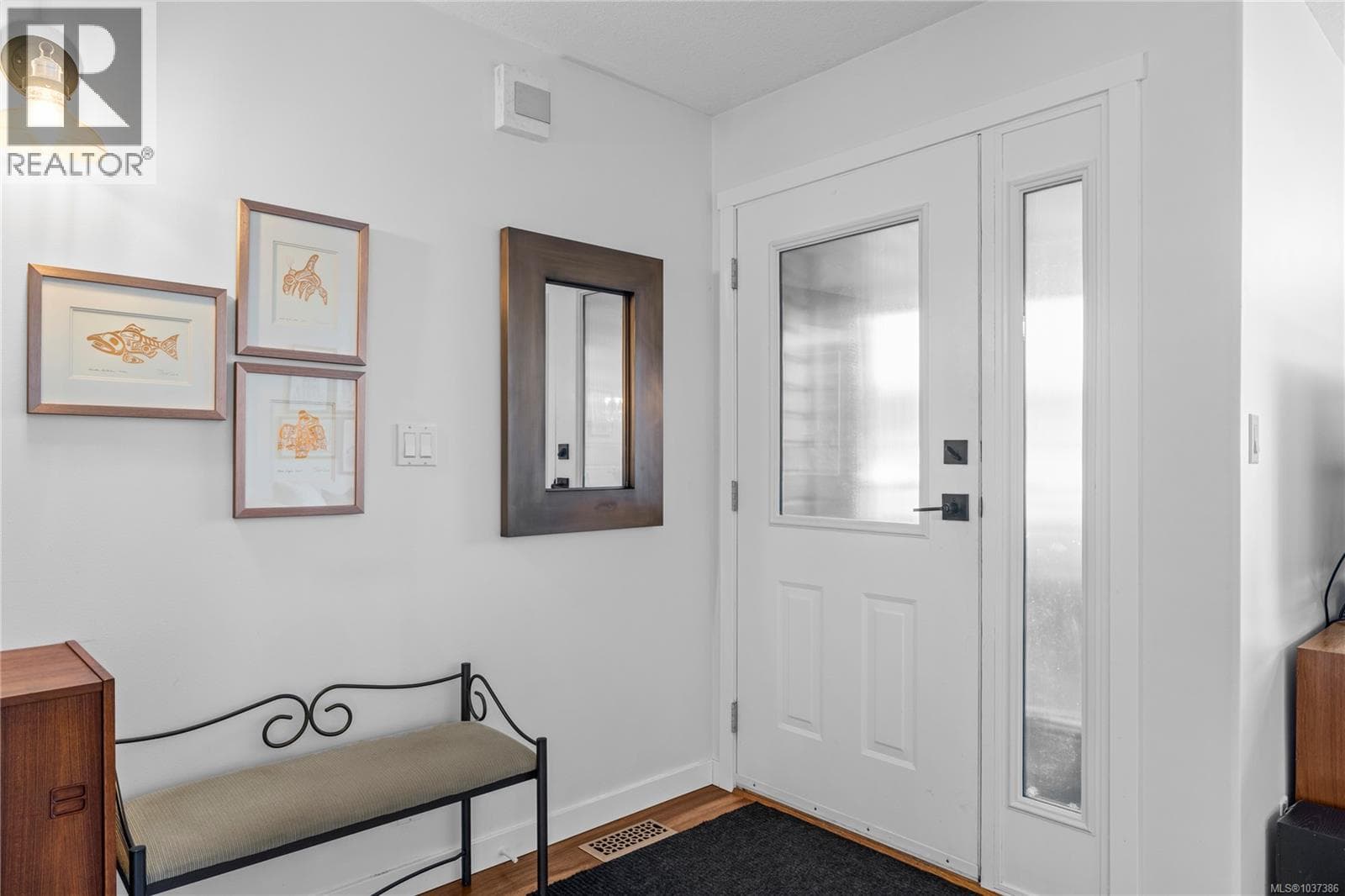 745 Redwood Dr, Vancouver Island — photo 2