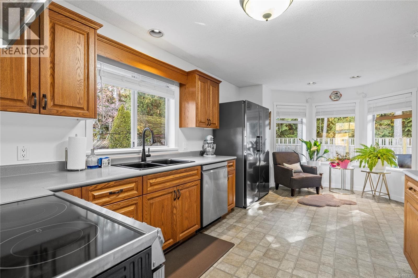 745 Redwood Dr, Vancouver Island — photo 5
