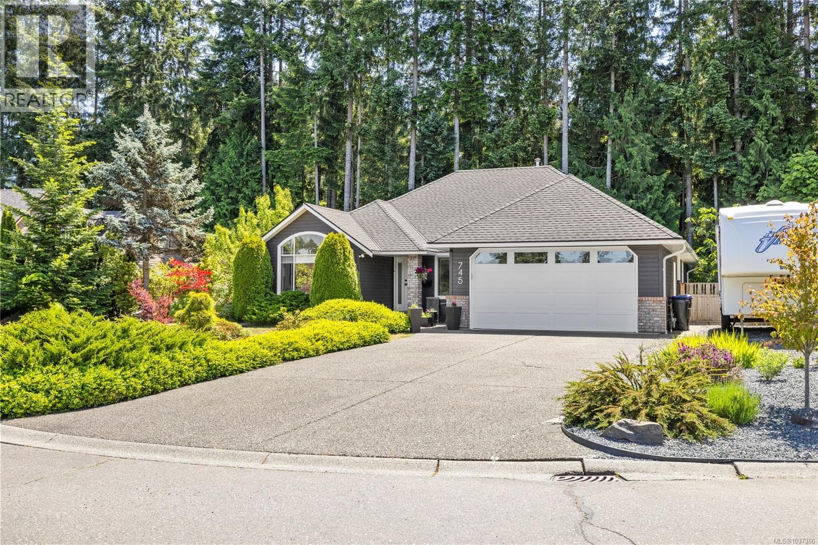 745 Redwood Dr, Vancouver Island