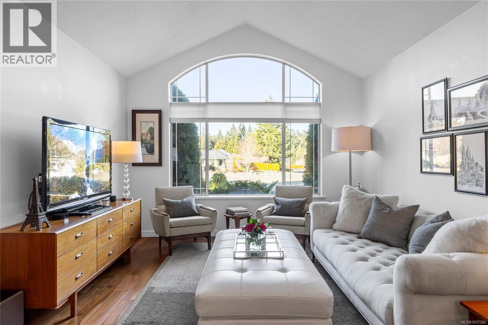 745 Redwood Dr, Vancouver Island — photo 3