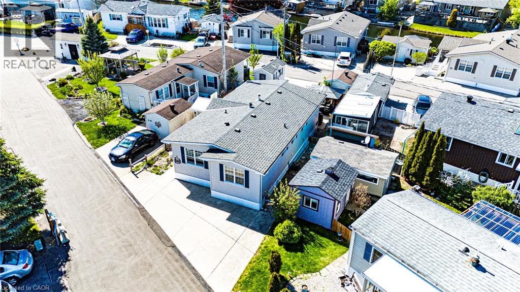 11 HEMLOCK CRES Crescent in 