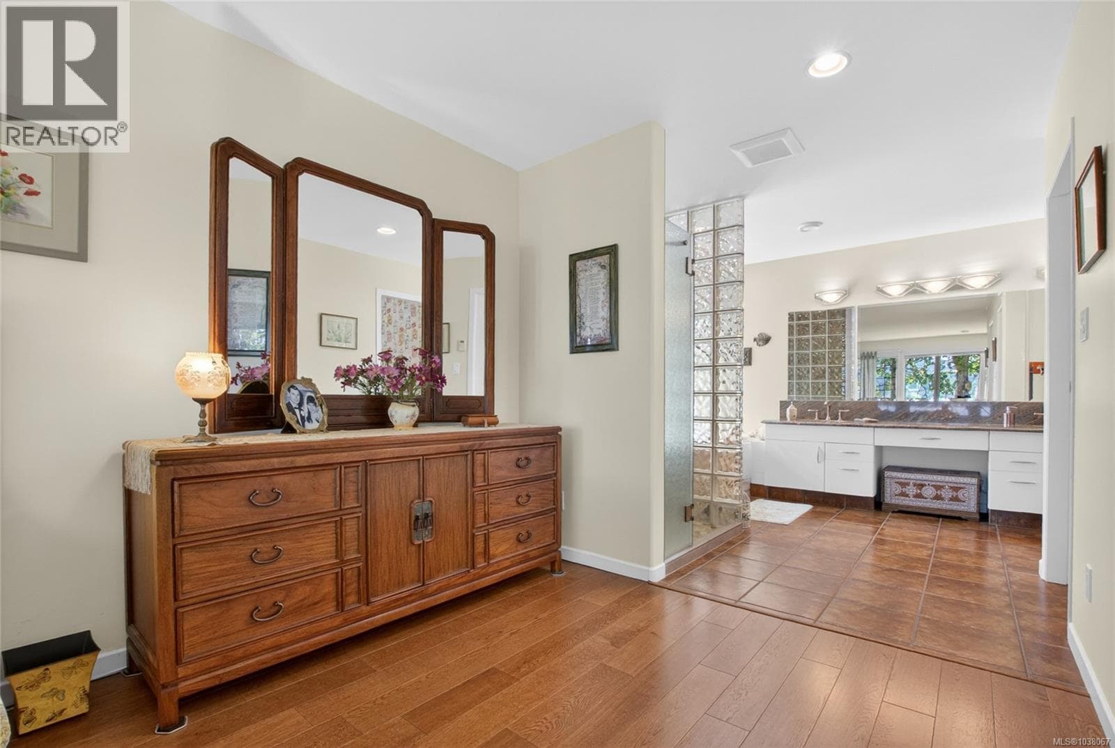 2221 Tarn Pl, Vancouver Island