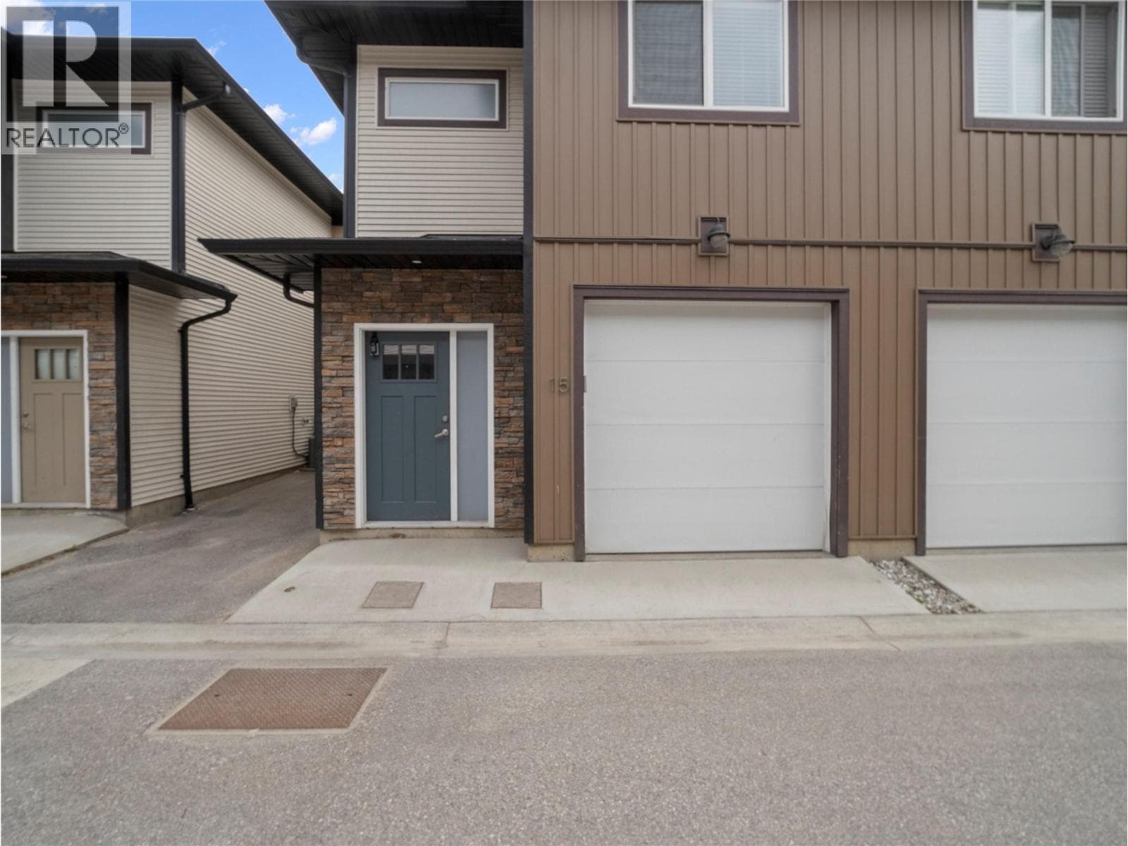 2081 11 Avenue NE Unit# 15 in 