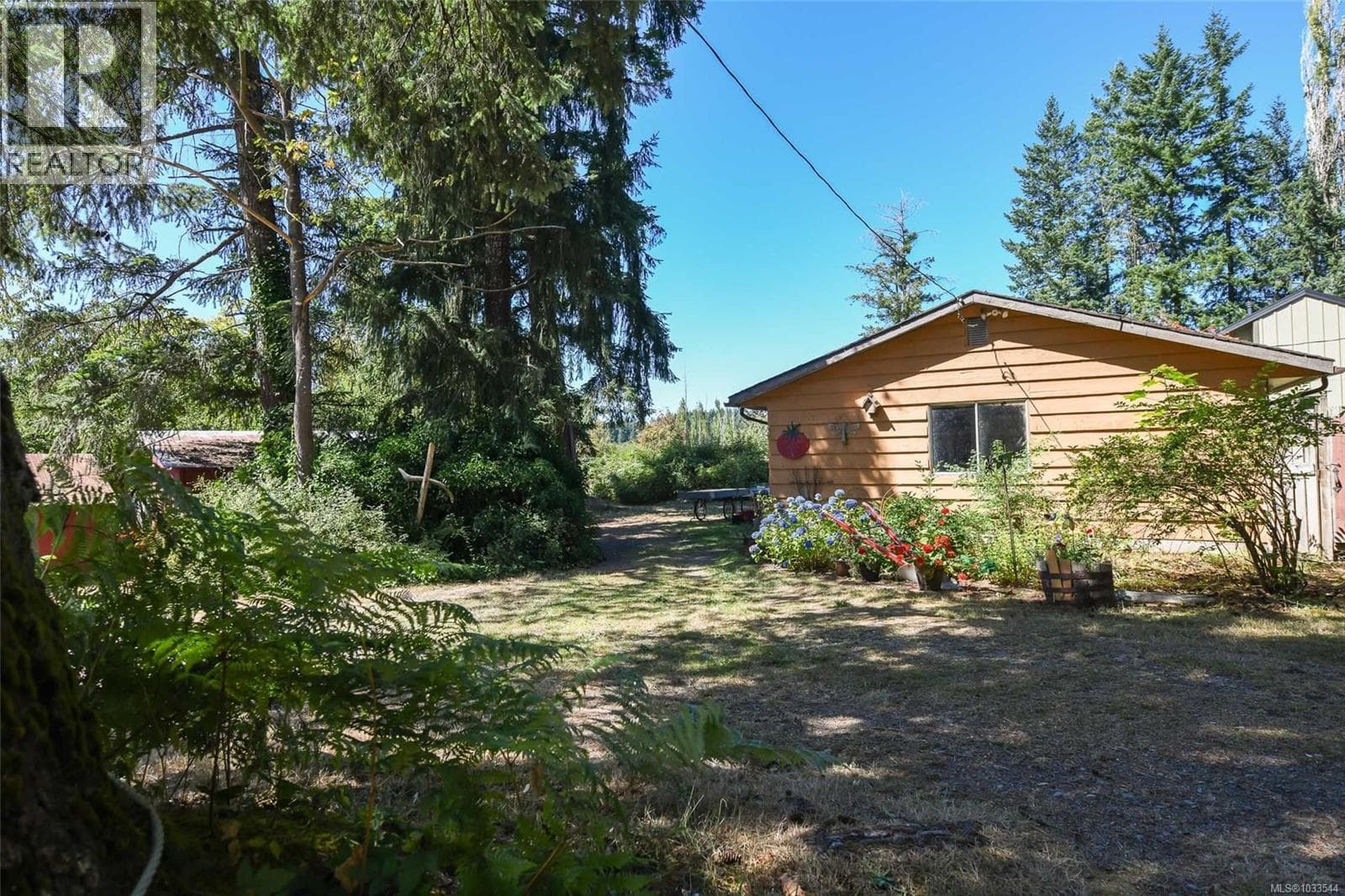 5835 Island Hwy N in 