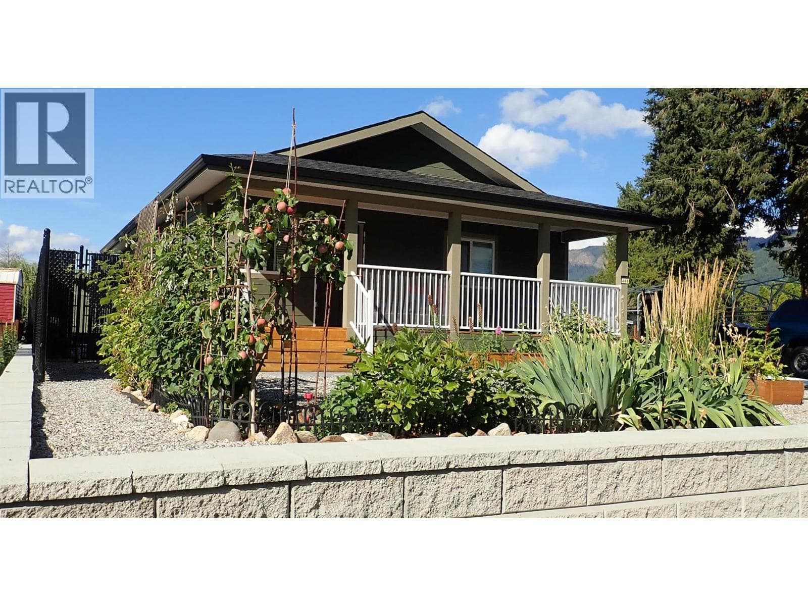 409 POLSON AVENUE, Interior REALTORS® — photo 2
