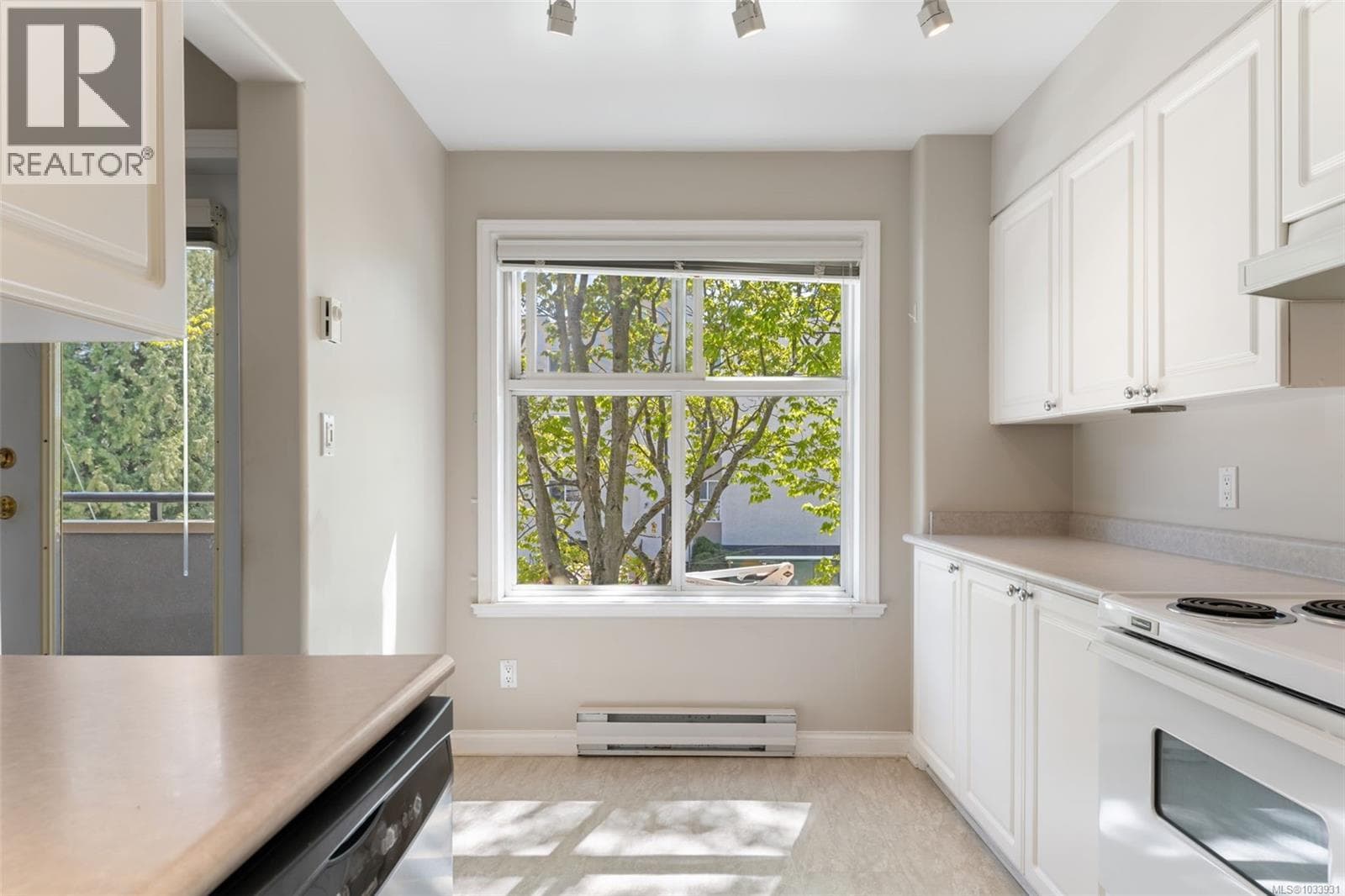 204 1580 Christmas Ave, Victoria — photo 5
