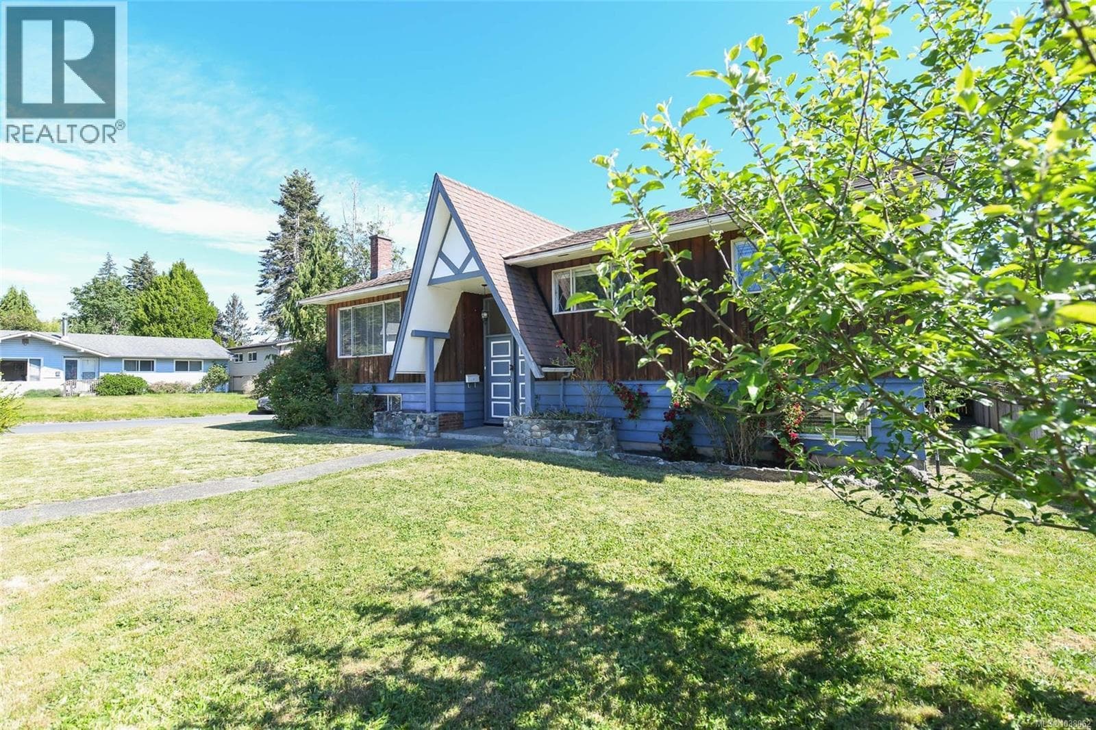 2029 CEDAR CRESCENT, Vancouver Island — photo 2