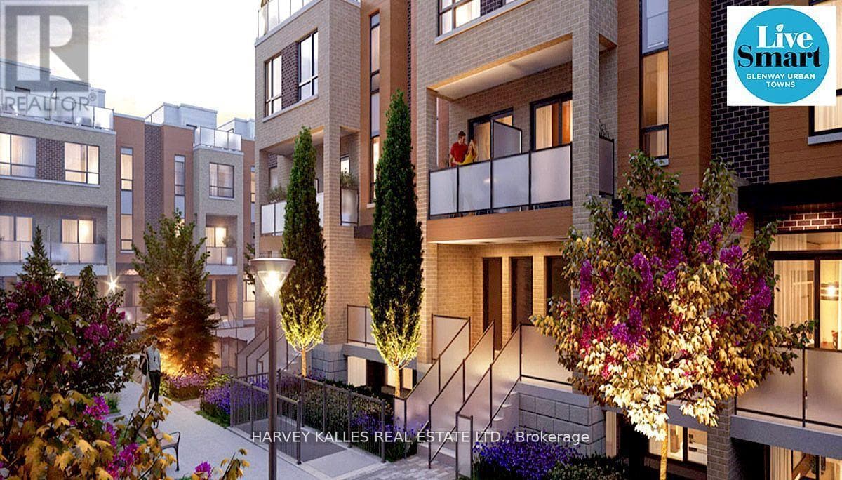 21 - 17 LYTHAM GREEN CIRCLE in Newmarket Clearmeadow/Glenway
