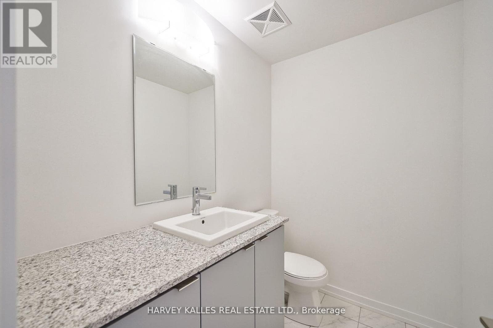 21 - 17 LYTHAM GREEN CIRCLE, Toronto — photo 5