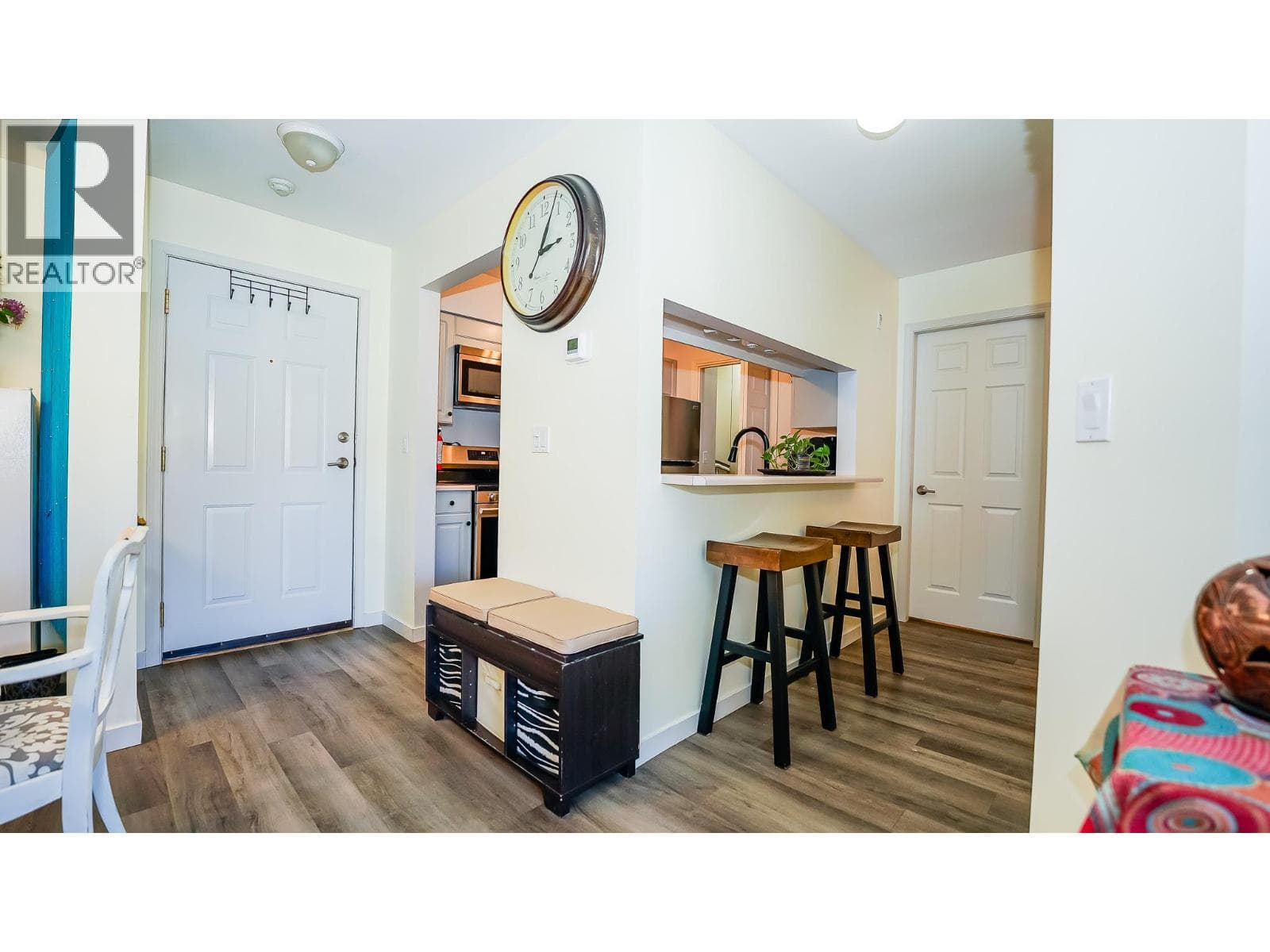 650 Third Street SW Unit# 408, Interior REALTORS® — photo 2