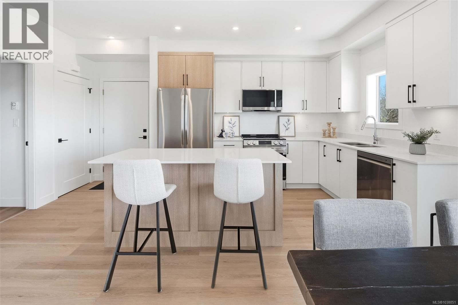 201 7057 Central Saanich Rd in 