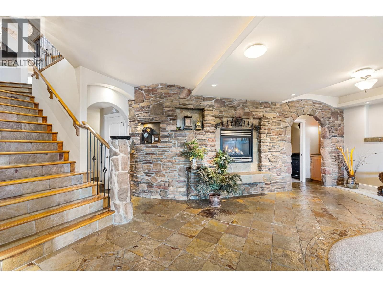 1778 VINEYARD DRIVE, Interior REALTORS® — photo 4