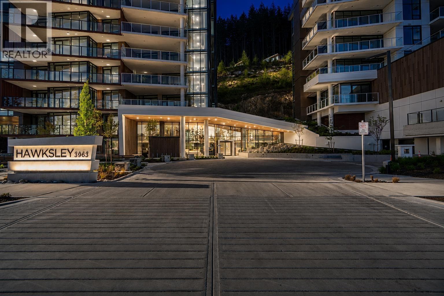 803 3963 UPLANDS WAY, Greater Vancouver — photo 2