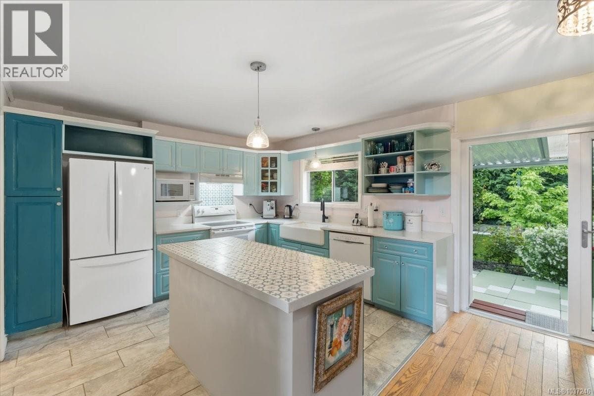 120 Hornby Pl, Vancouver Island — photo 3