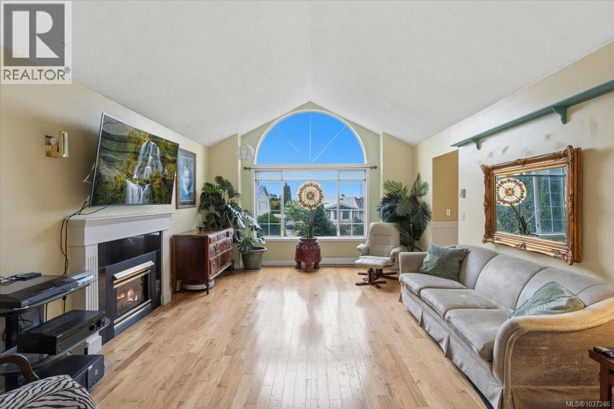 120 Hornby Pl, Vancouver Island — photo 2