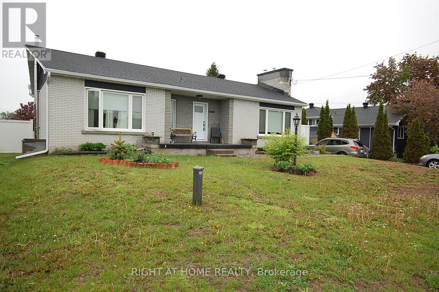 2439 RAYMOND STREET, Ottawa — photo 2
