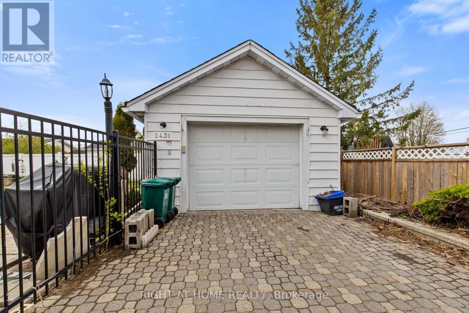 2439 RAYMOND STREET, Ottawa — photo 4