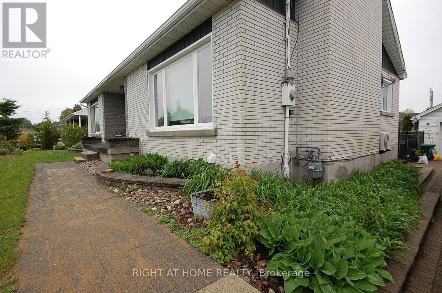 2439 RAYMOND STREET, Ottawa — photo 3