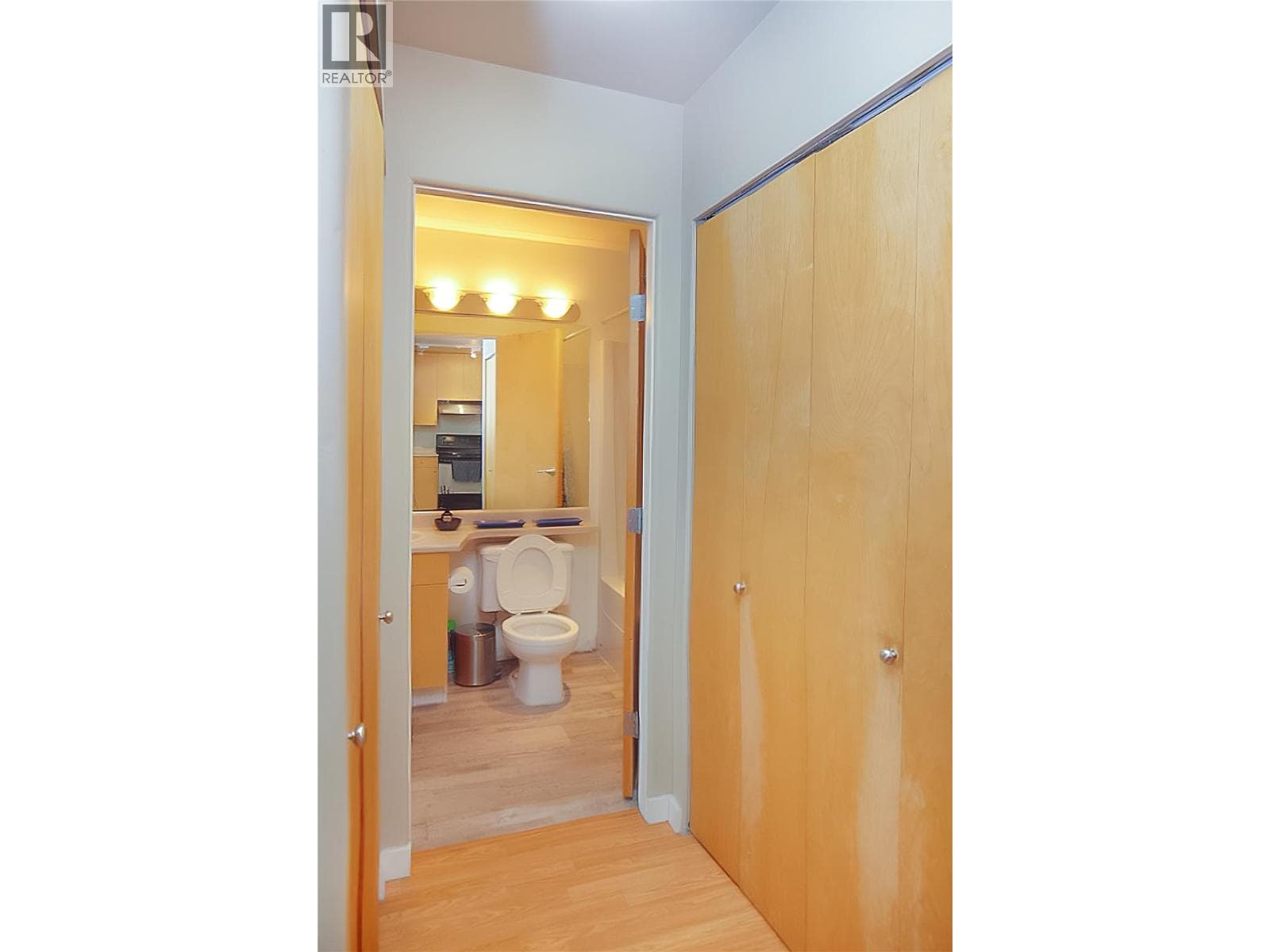 619 VICTORIA Street Unit# 906, Interior REALTORS® — photo 4