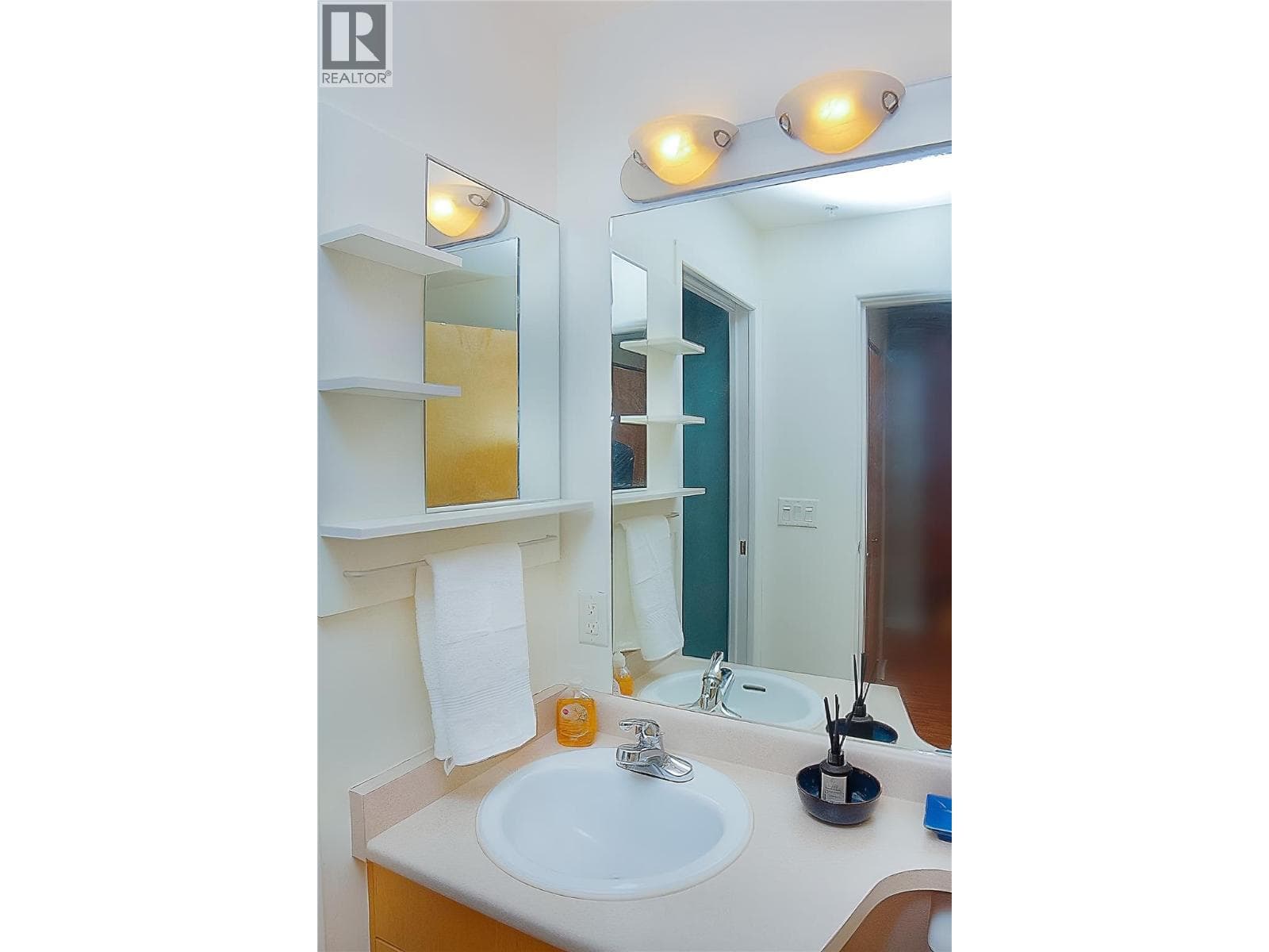 619 VICTORIA Street Unit# 906, Interior REALTORS® — photo 5