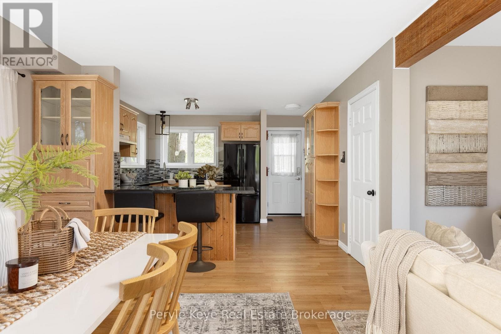 1042 HILLSIDE CRESCENT, OnePoint — photo 4