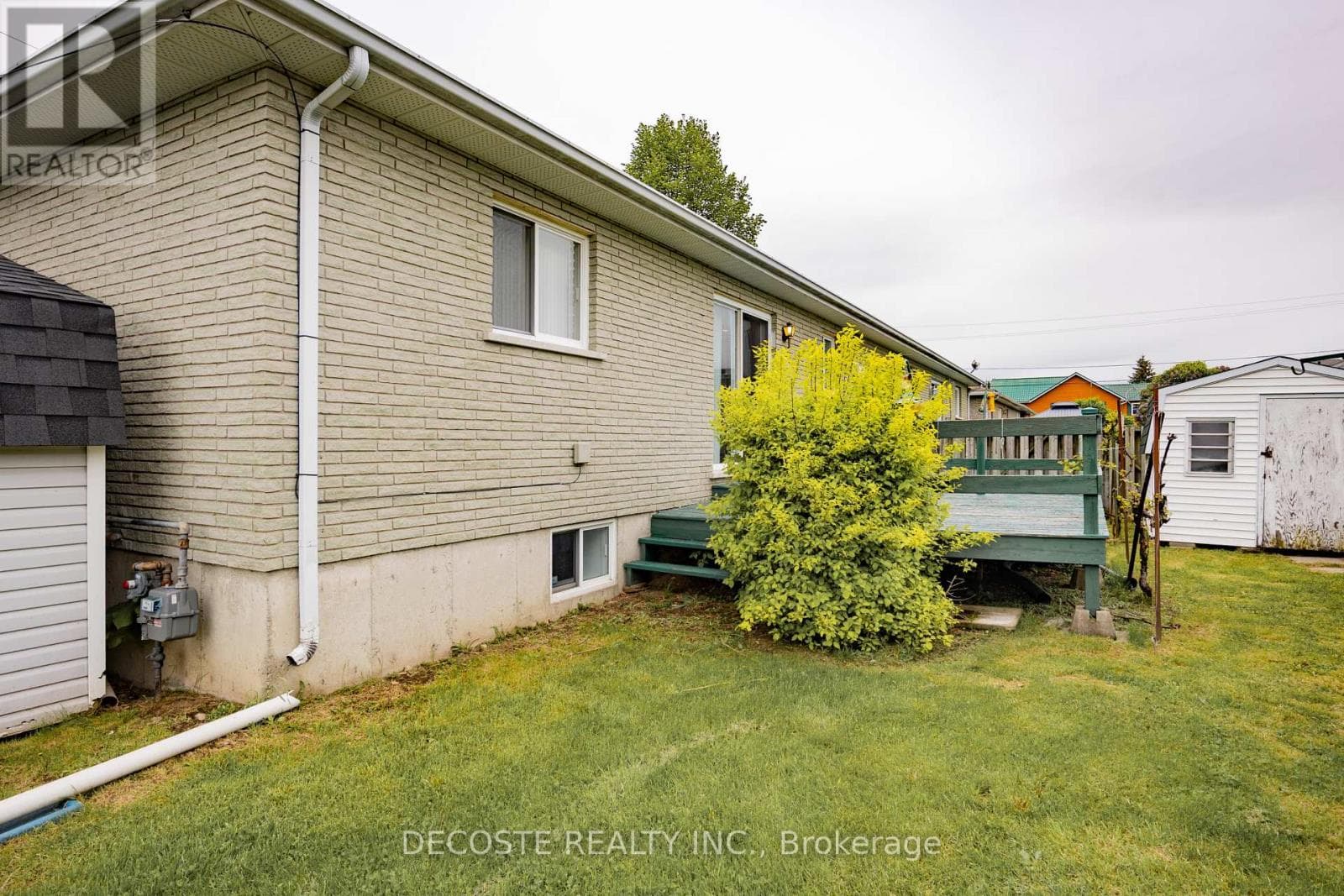 51 SANDFIELD AVENUE N, Cornwall — photo 2