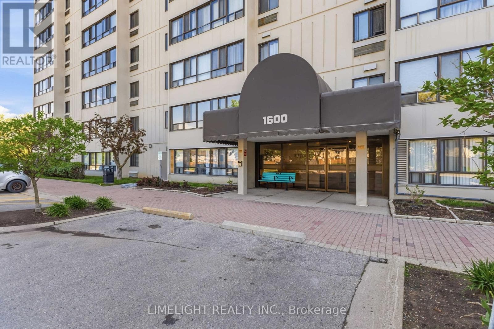 210 - 1600 ADELAIDE STREET N in Stoney Creek