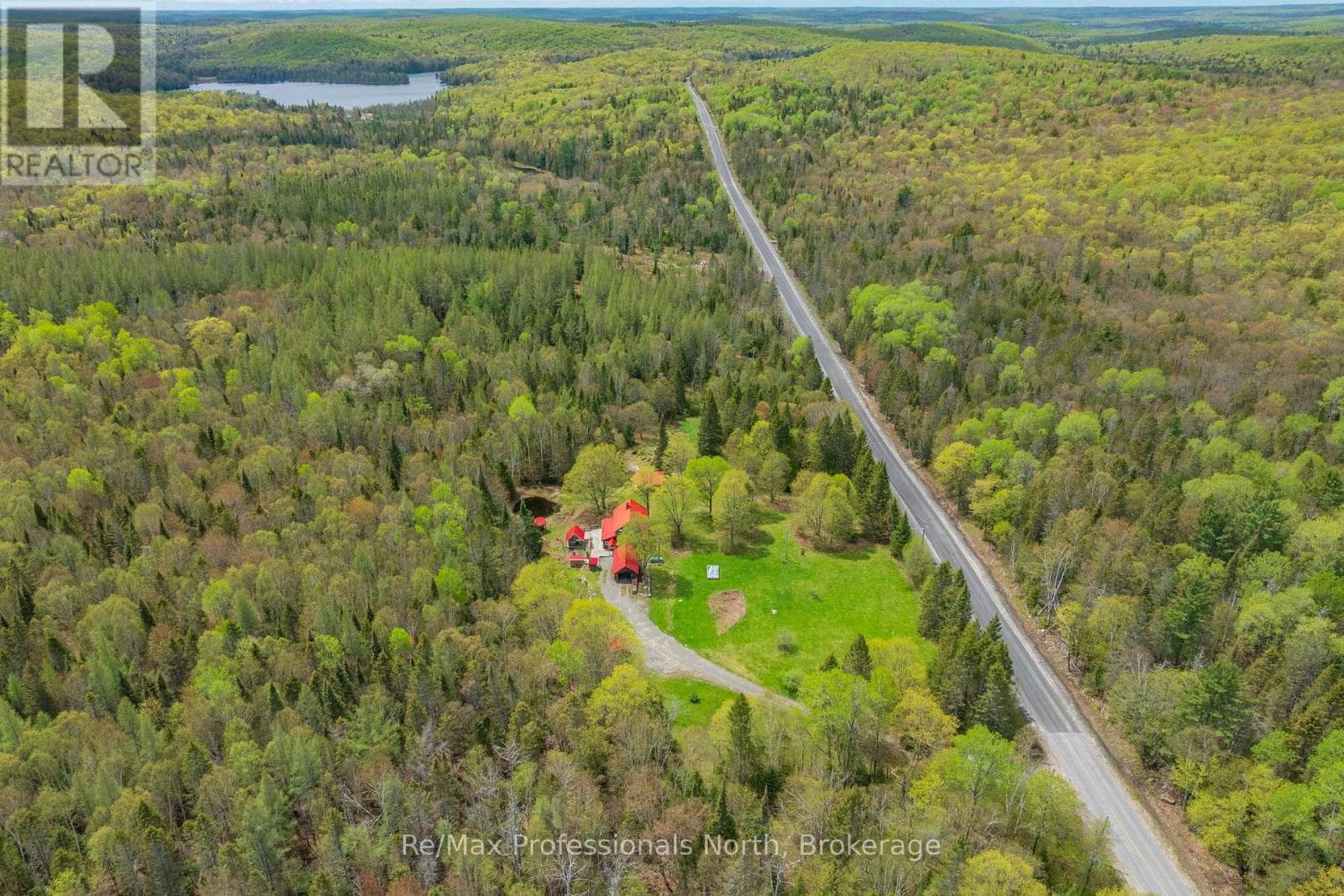 3569 CHETWYND ROAD, OnePoint — photo 2