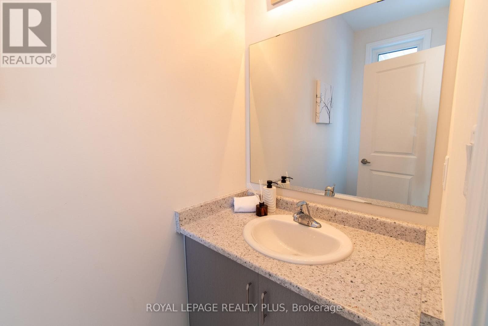 147 DOVEDALE DRIVE, Toronto — photo 3