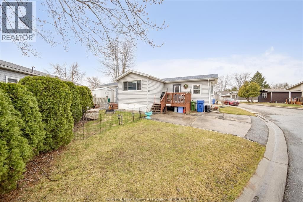 137 DANA DRIVE, Windsor — photo 3