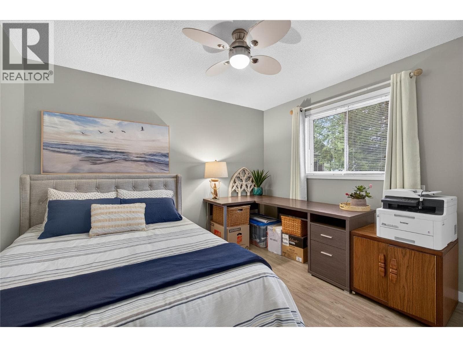 206 Falcon Avenue, Interior REALTORS® — photo 5