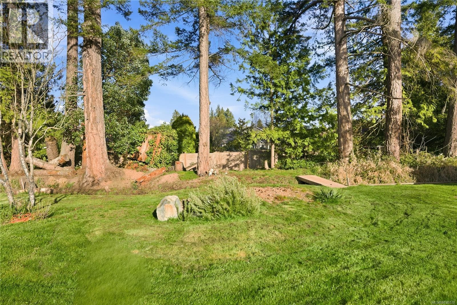 575 Johnstone Rd, Vancouver Island — photo 2