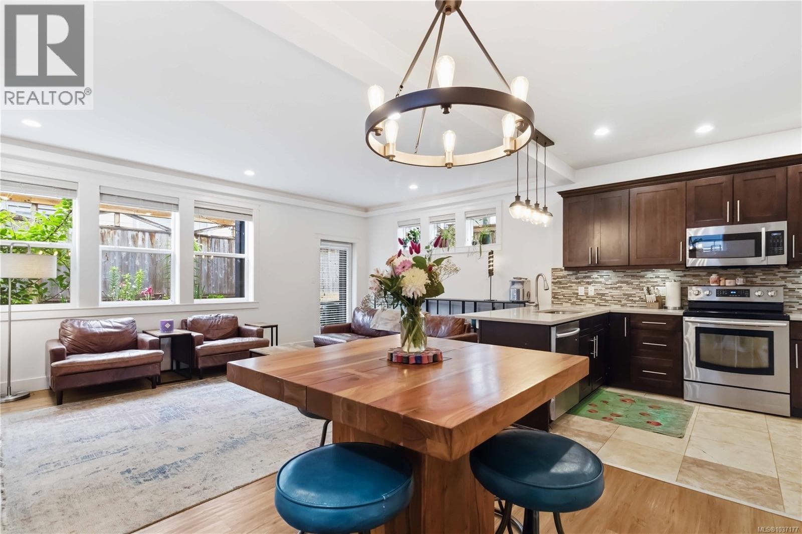 3363 Turnstone Dr, Victoria — photo 5