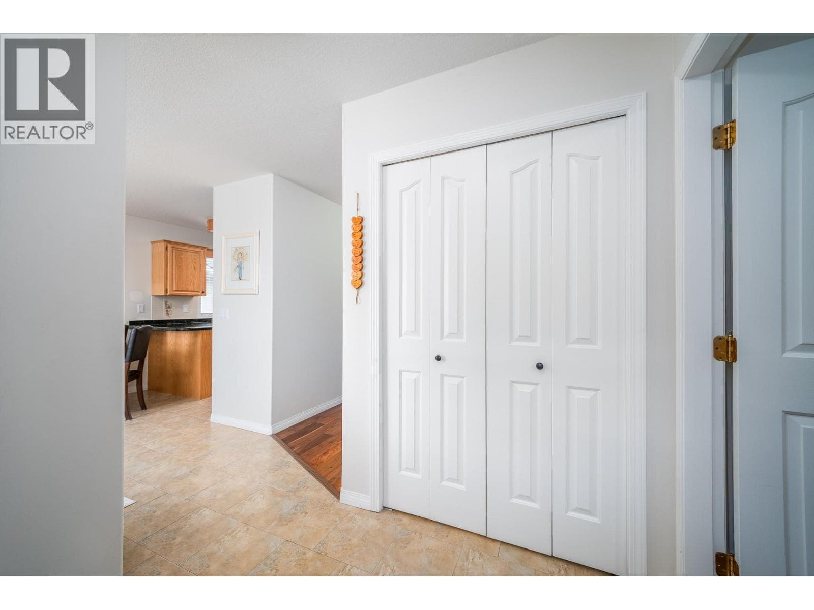 4 1020 LANFRANCO ROAD, Interior REALTORS® — photo 4