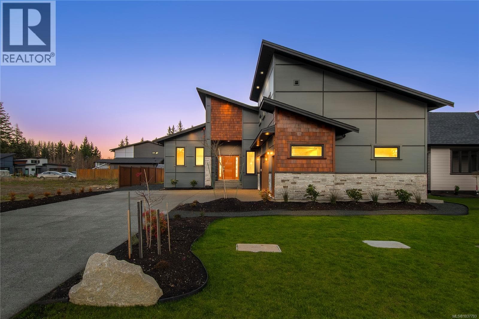 778 Sitka St, Vancouver Island — photo 2